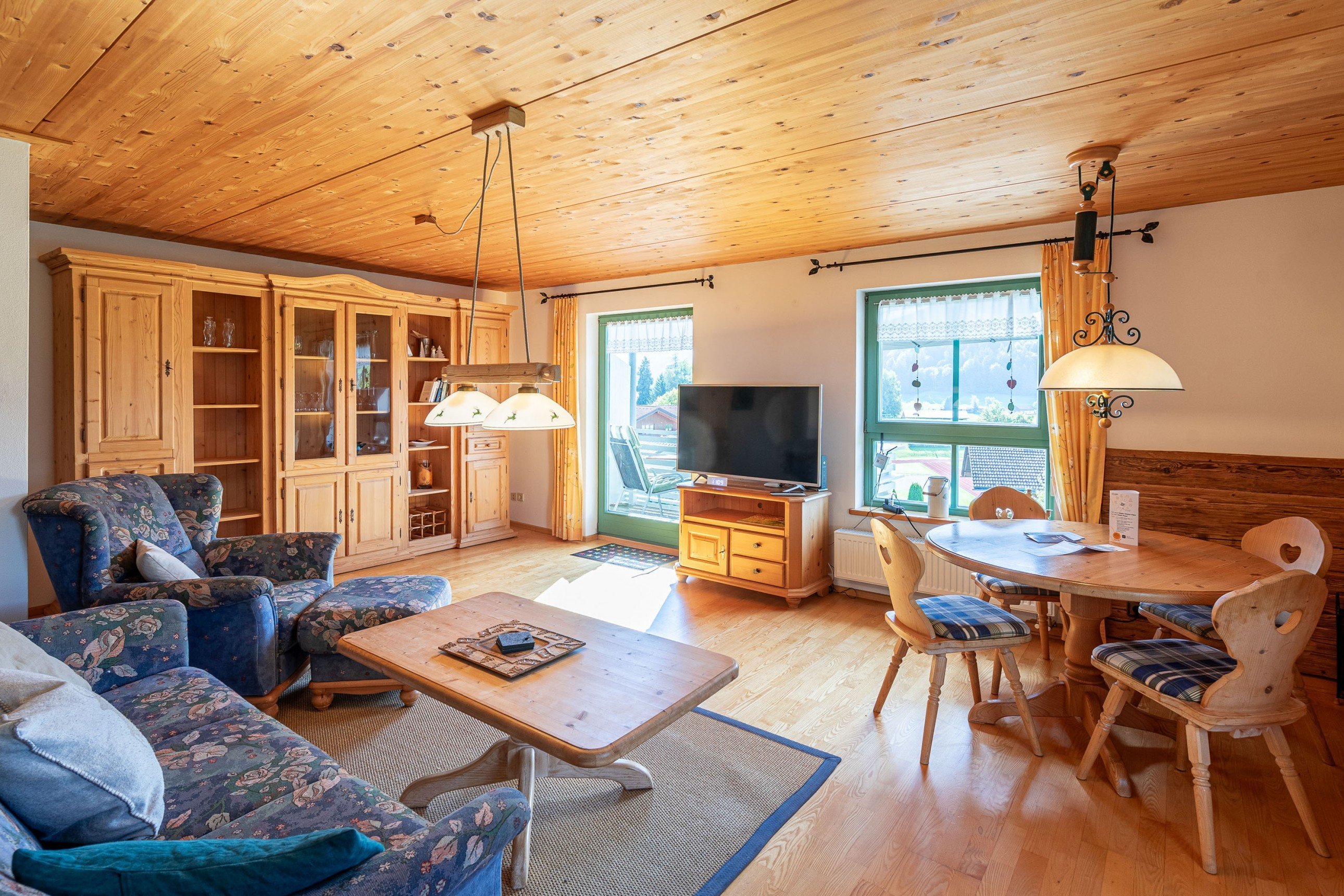 Foto Charmante Dachgeschosswohnung mit Blick in die Natur und Bergwelt!